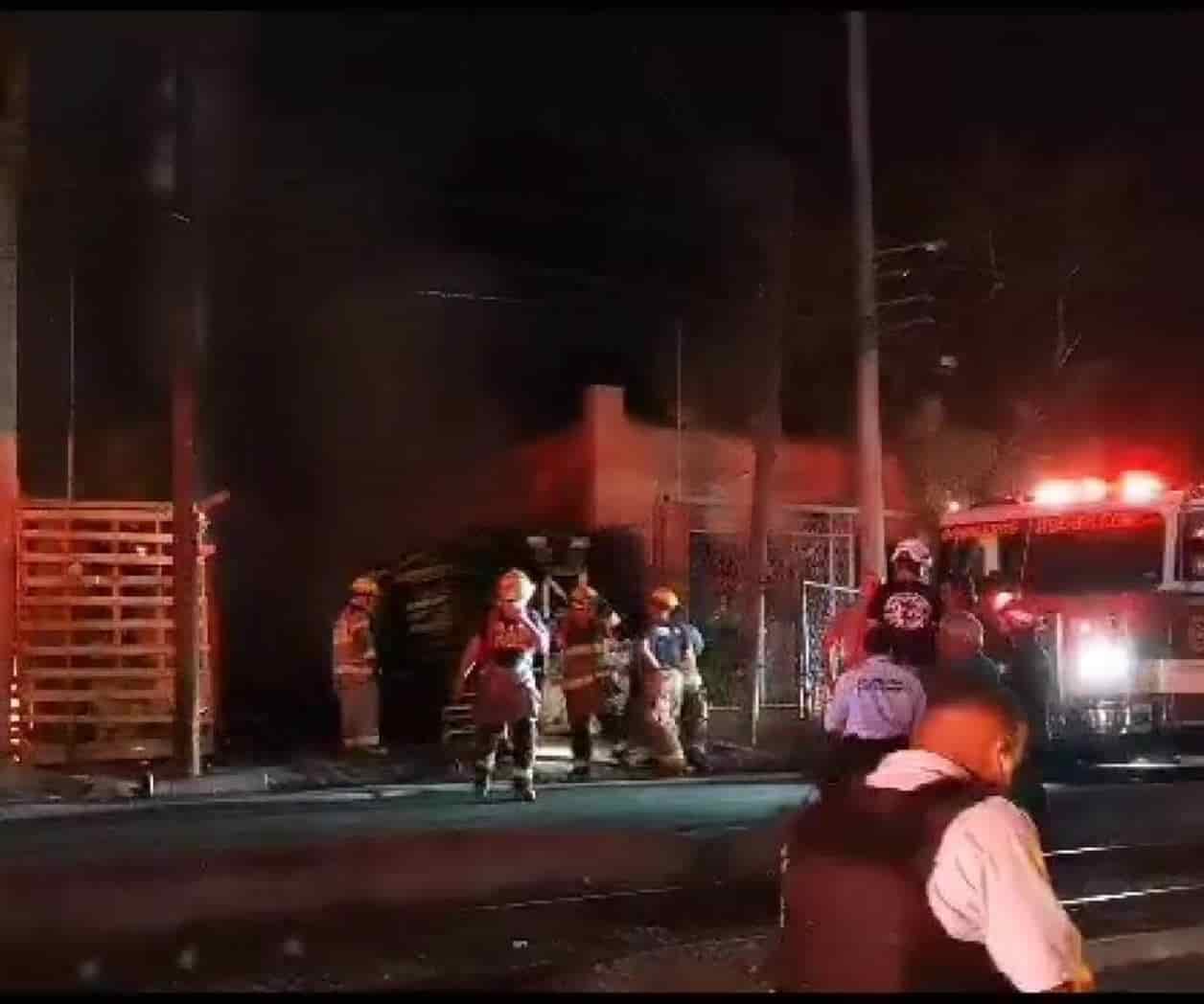 Sofocan Incendio De Tarimera En Colonia Pedro Lozano