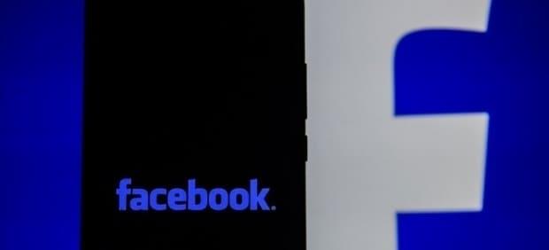 Facebook se une al combo del modo oscuro