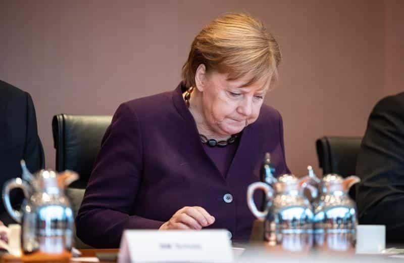 Coalición alemana de gobierno solo seguirá con Merkel