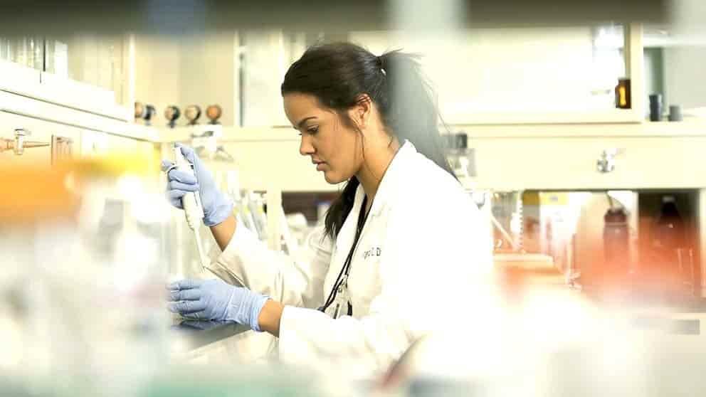 Realiza UANL cruzada por la ciencia a favor de las mujeres