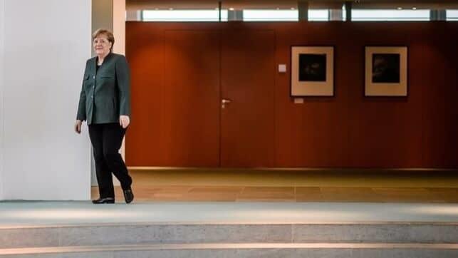 Demandan a Merkel por abuso