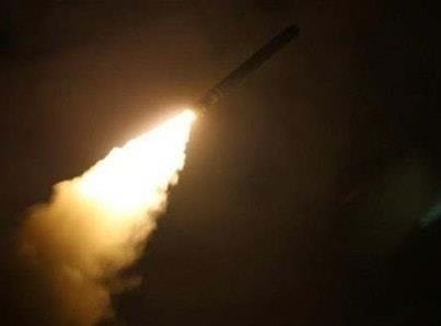Cohete golpea base iraquí que alberga tropas de EUA
