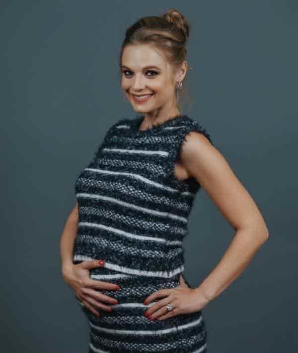 Ana Layevska se deja ver embarazada por primera vez