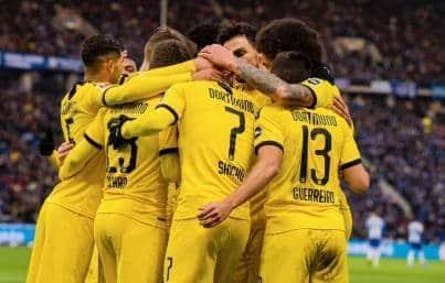 Dortmund golea y presiona al Bayern Múnich