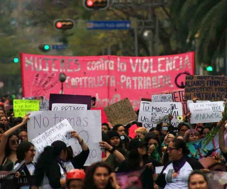 Mujeres marchan por la impunidad en feminicidios