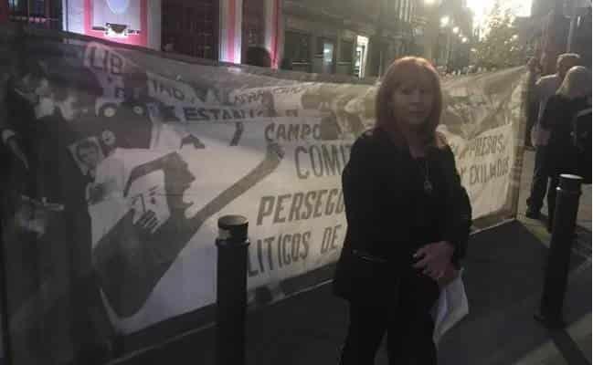 Presidenta de la CNDH protesta afuera de Palacio Nacional