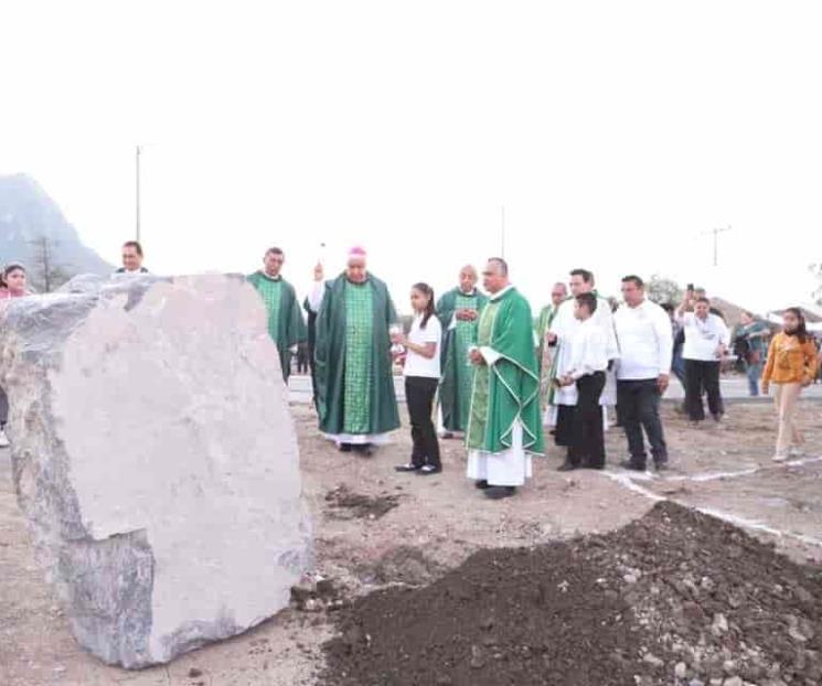 Bendice Arzobispo primera piedra de nuevo templo