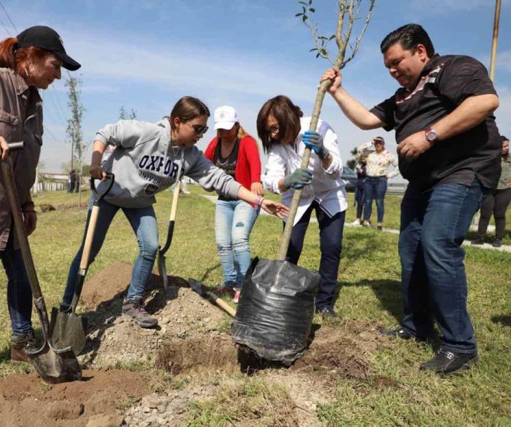 Plantan árboles diputadas federales en Guadalupe
