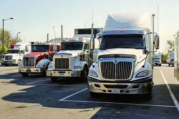 Venta de camiones pesados disminuye 27% en febrero