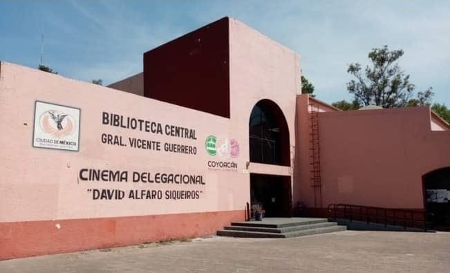 Biblioteca de Coapa se queda sin mujeres