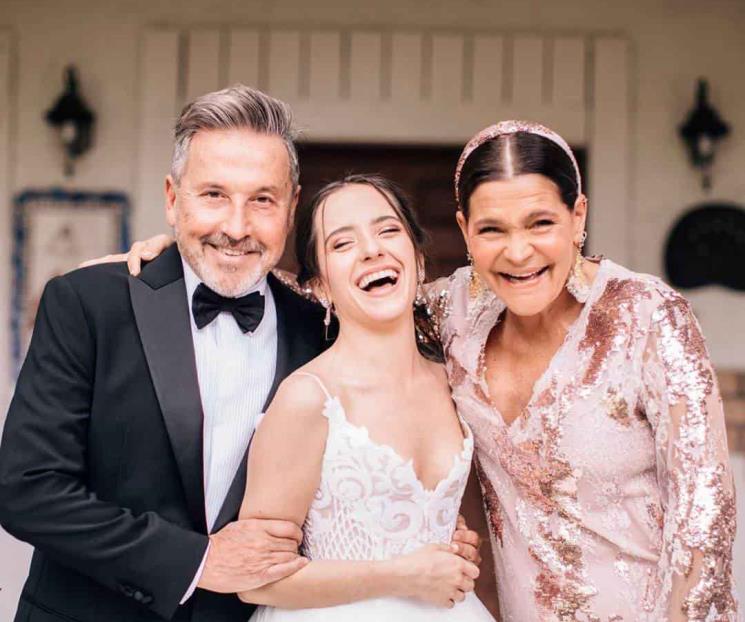 Aseguran fans que esposa de Montaner parece su abuelita