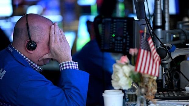 Wall Street reporta “desplome” del siete por ciento