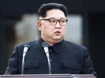 Líder norcoreano supervisa ejercicio militar