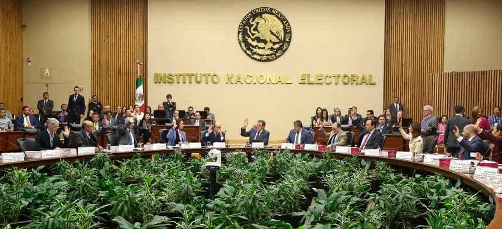 Posponen diputados elección de consejeros del INE