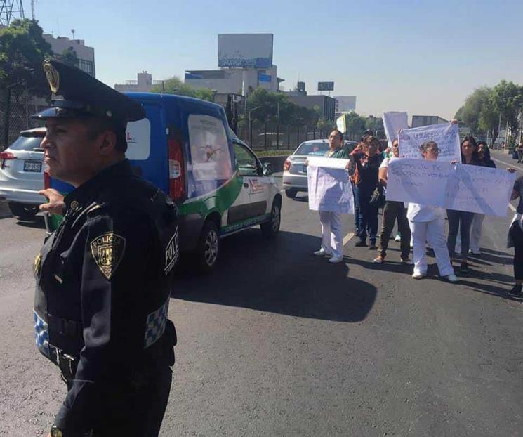 Protestan trabajadores de salud por falta de insumos