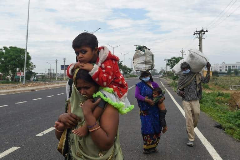 Huyen de capital india al quedar sin trabajo por cuarentena
