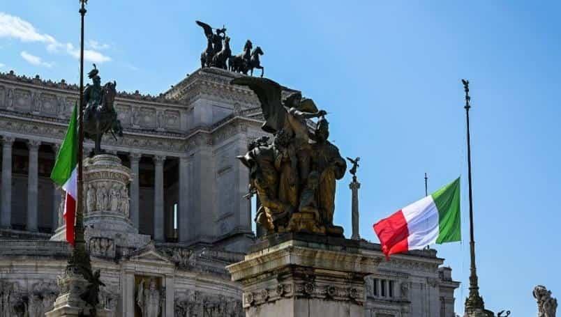 Italia rinde un minuto de silencio a abatidos por pandemia