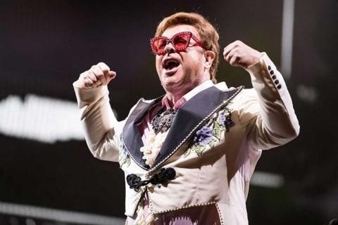 Elton John lanza fondo de emergencia por COVID-19