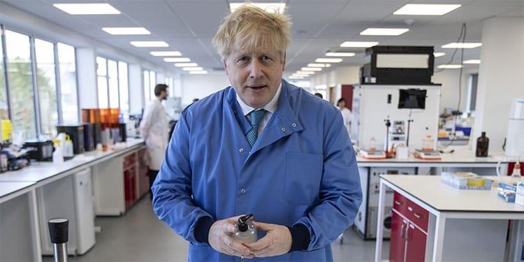 Boris Johnson “clínicamente estable”