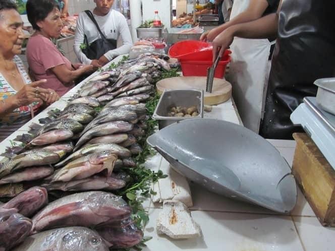 Aumentan precios de pescados y mariscos por temporada