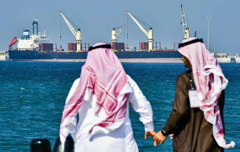 Rusia y Arabia Saudita logran acuerdo, petróleo al alza
