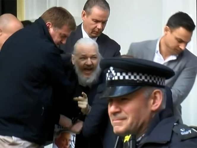 Assange procreó dos hijos mientras estuvo en embajada