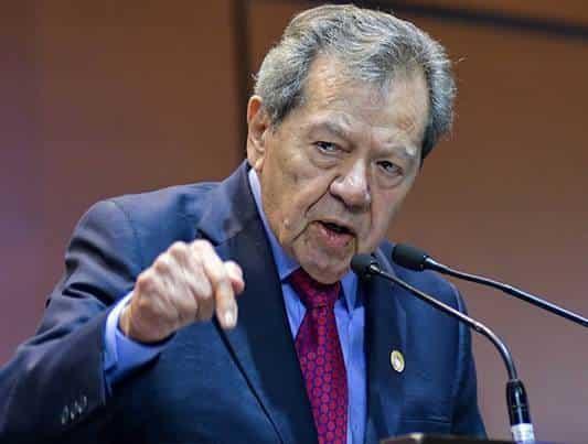 Muñoz Ledo pide no recortar sueldos o aguinaldo