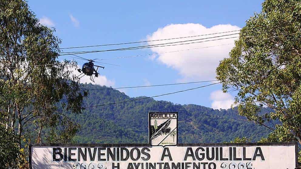 Reportan ataques armados contra familias en Aguililla