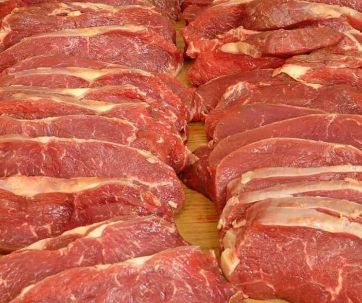 Trump planea que procesadoras de carne permanezcan abiertas