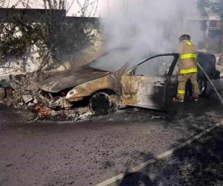 Se incendia auto en Escobedo