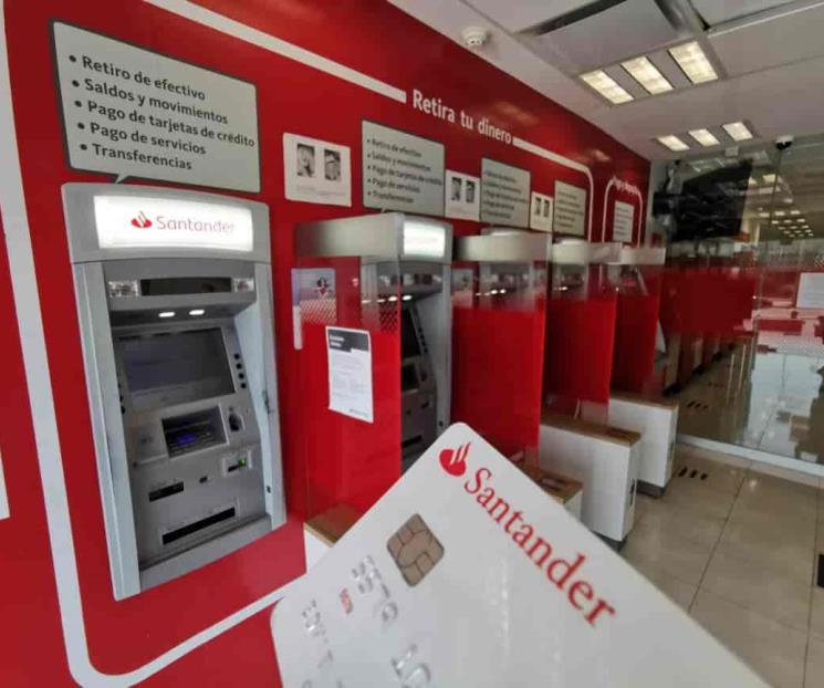 Clientes Santander reportan fallas con tarjetas en cajeros