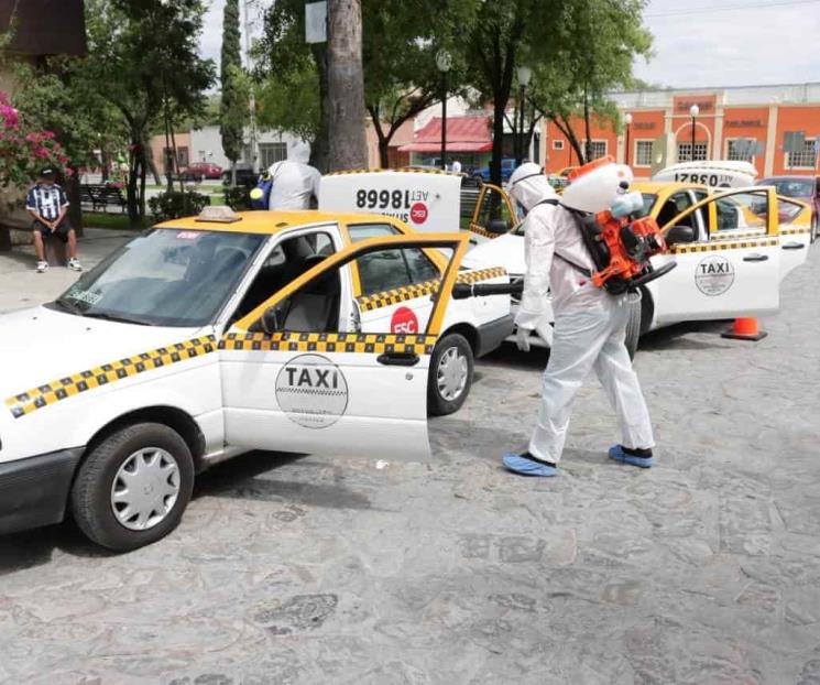 Sanitizan taxis en Escobedo