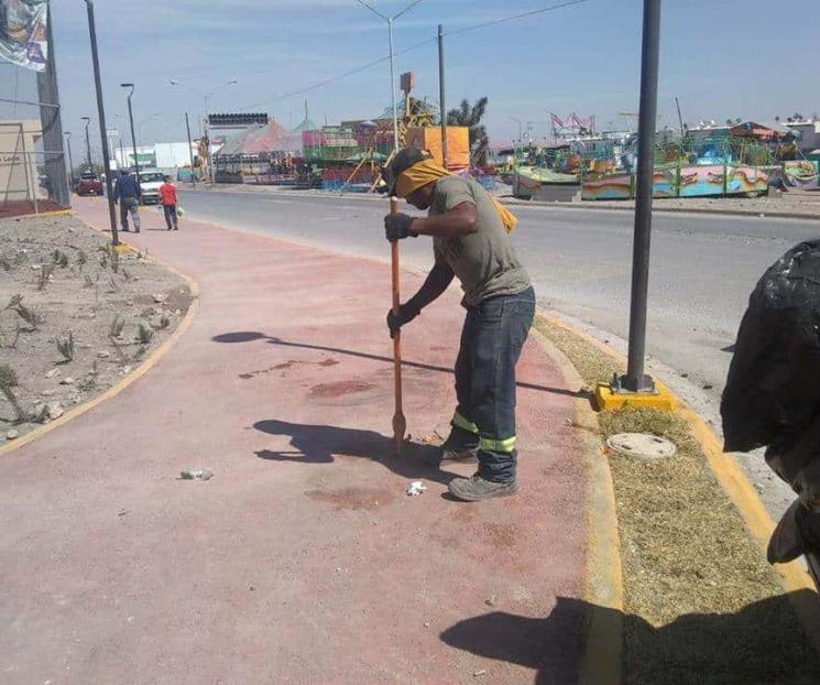 Limpian plazas y avenidas en Escobedo