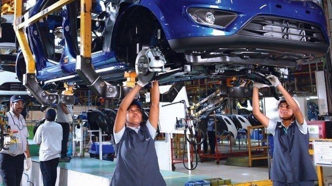 Industria automotriz en EU pide abrir plantas en México