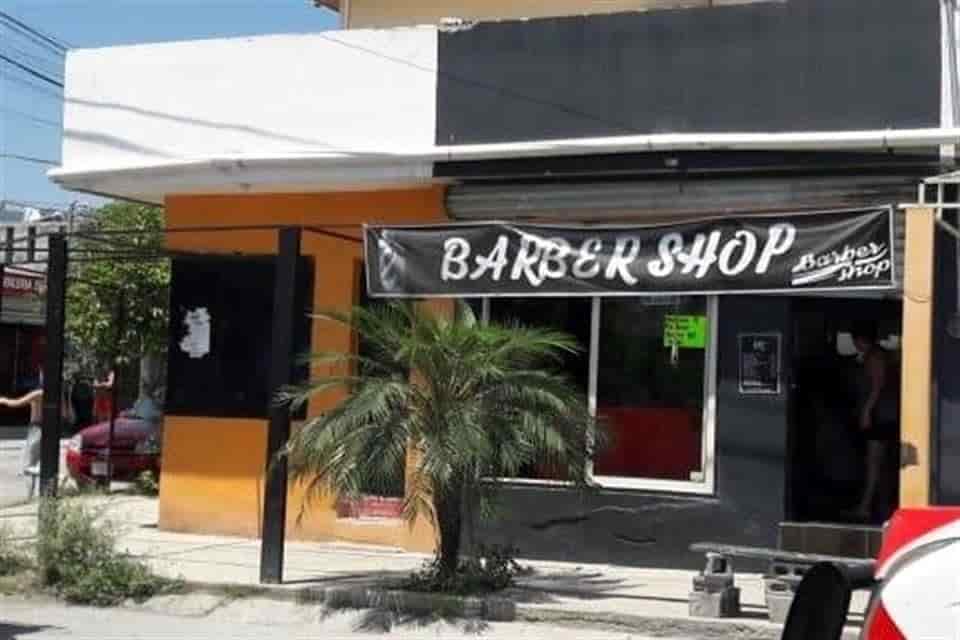 El dueño de una barber shop en Juárez, fue baleado en su negocio
