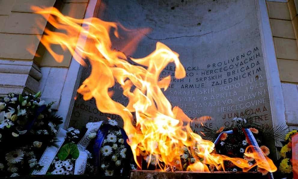 Recuerdan masacres a 25 años del genocidio en Bosnia