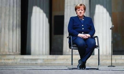 Diplomático renuncia tras comparar a Merkel con Hitler