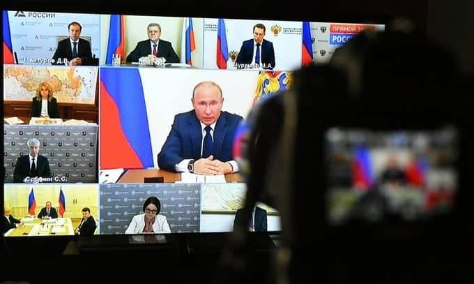 Putin anuncia reanudación de actividades pese a pandemia