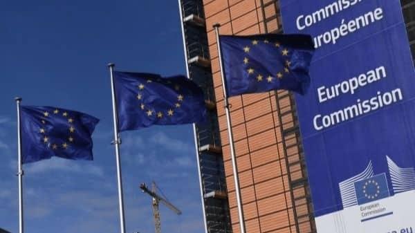 Comisión Europea presenta plan de reapertura al turismo