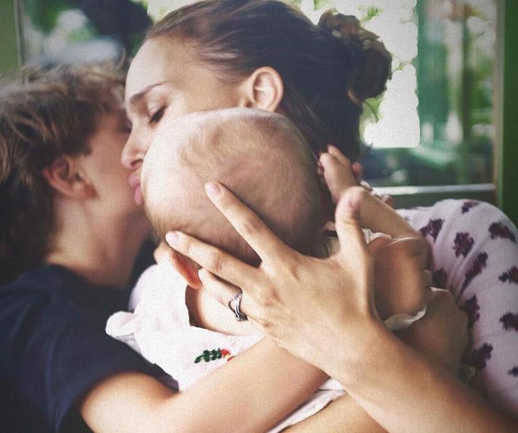 Natalie Portman comparte foto con sus hijos