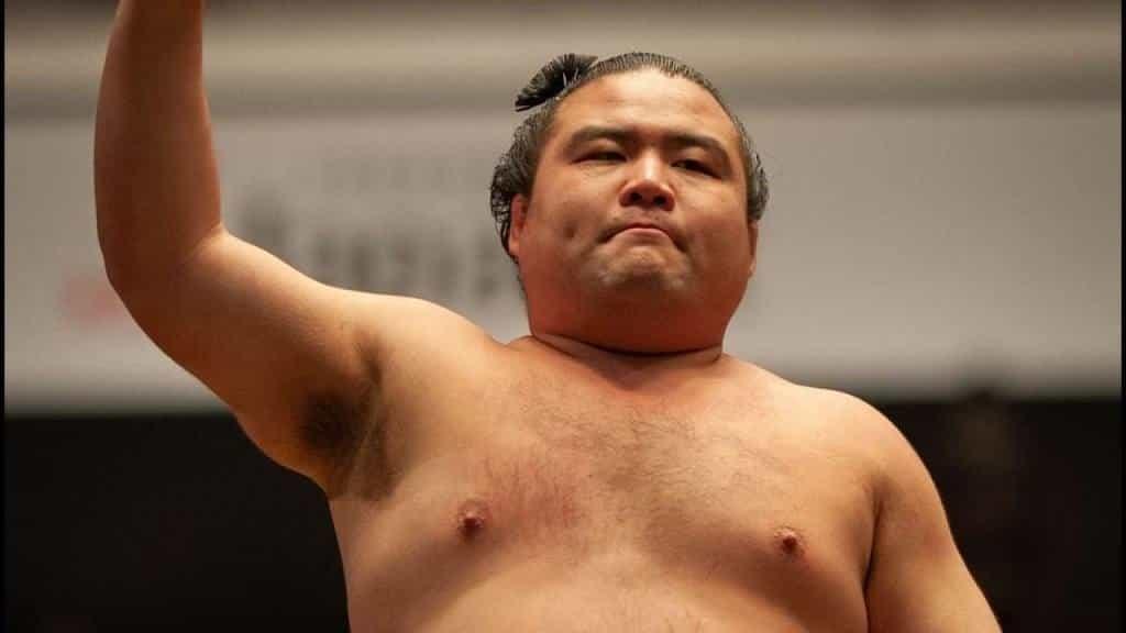 Luchador de sumo en Japón muere por coronavirus