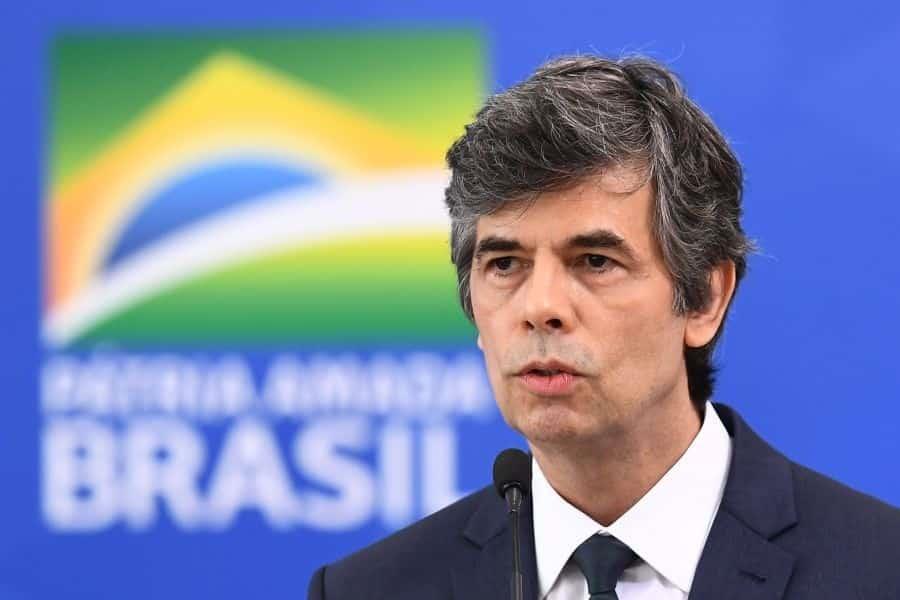 Renuncia ministro de Salud brasileño