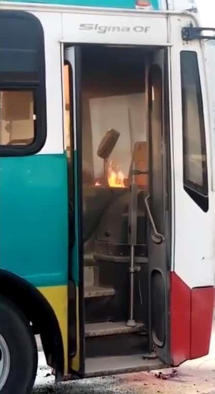 Se incendia camión urbano en San Nicolás