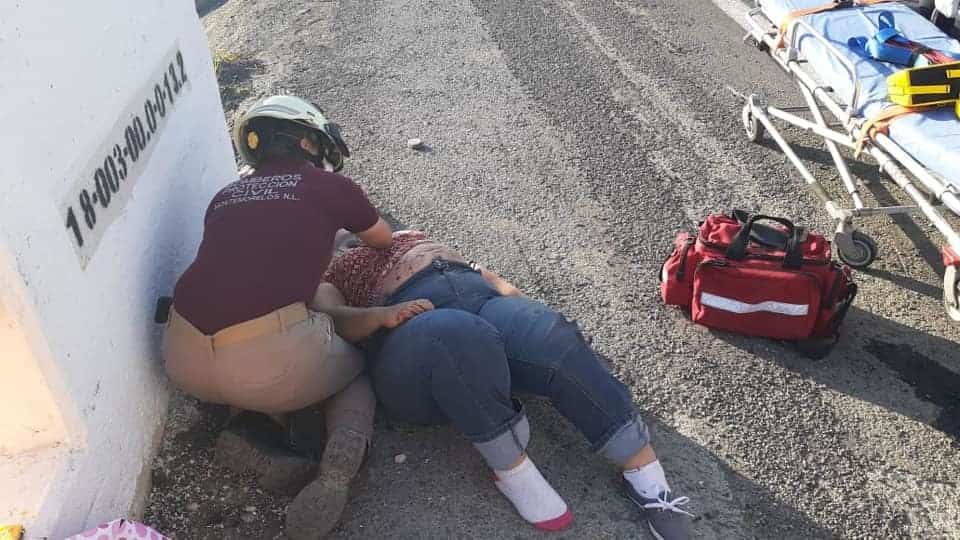 La pareja terminó con lesiones de consideración después de derrapar su motocicleta
