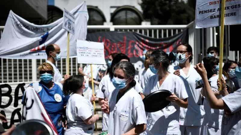 Trabajadores franceses de la salud se manifiestan