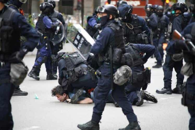 Arrestan en Hong Kong a 120 manifestantes prodemocracia