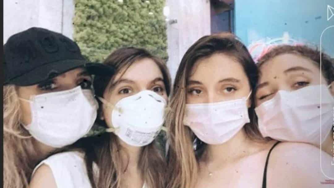 Angélica Rivera reaparece en foto con sus hijas