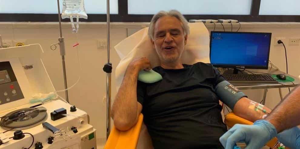 Andrea Bocelli dona plasma a pacientes con COVID-19