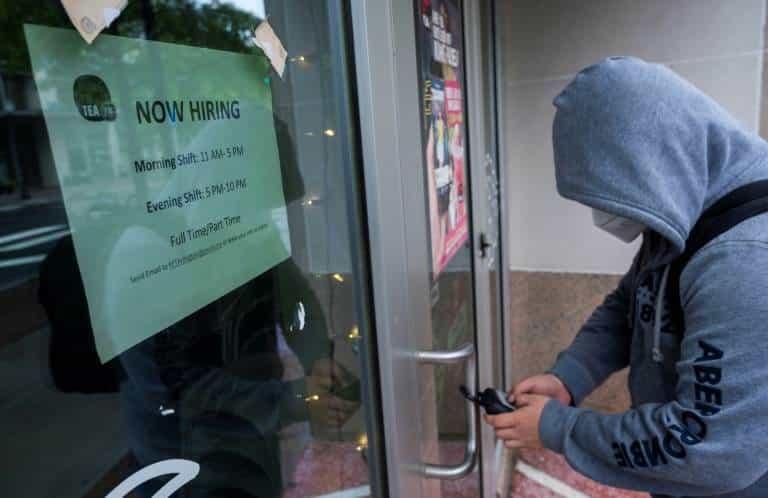 Desempleo en EUA disminuye al 13.3 por ciento
