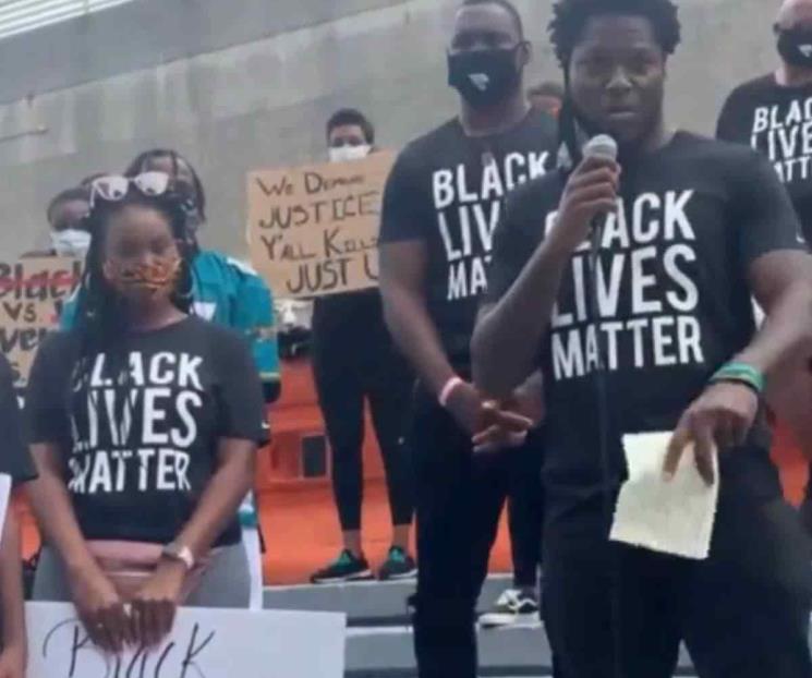Jaguares de Jacksonville marchan en protesta ante el racismo